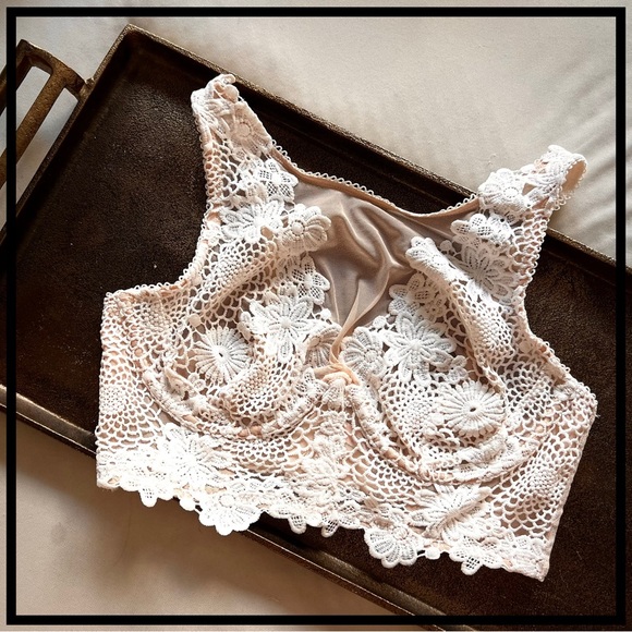 • Victoria’s Secret Ivory Lace Bohemian Bandeau Bra w/ Bow & Corset Lacing • - Picture 10 of 16